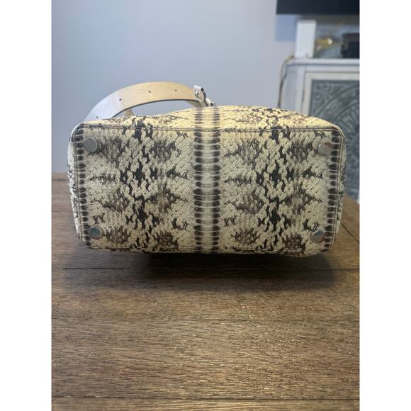 Michael Kors Blakely Medium Bucket Bag Python-Embossed Leather Natural Cream - Picture 8 of 13